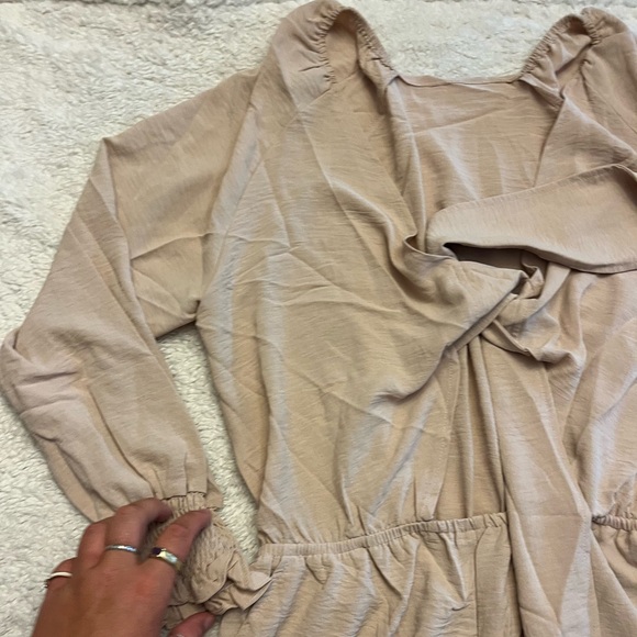 NWOT Tie Knot Long Sleeve Romper - Picture 4 of 12